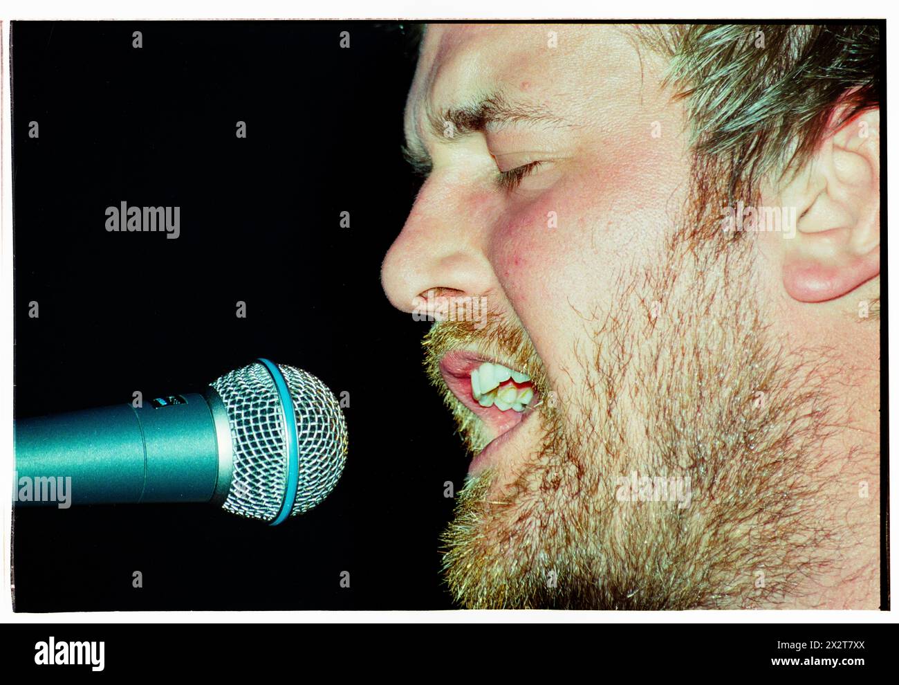 GUY GARVEY, ELBOW, YOUNG, 2001: A young Guy Garvey of the British rock band Elbow playing live with their debut album 'Asleep In The Back' at Clwb Ifor Bach (The Welsh Club) in Cardiff, Wales, UK on 6 May 2001. Photograph: Rob Watkins. INFO: Elbow, a British rock band formed in 1997 in Manchester, captivates audiences with their emotive lyrics and anthemic melodies. Hits like 'One Day Like This' showcase their distinctive sound, earning them critical acclaim and a dedicated fan base worldwide. Stock Photo
