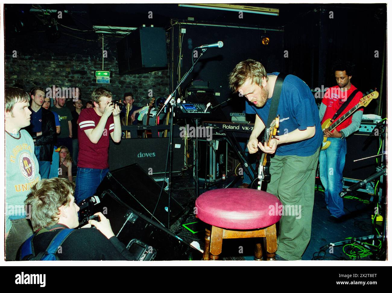 GUY GARVEY, ELBOW, YOUNG, 2001: A young Guy Garvey of the British rock band Elbow playing live with their debut album 'Asleep In The Back' at Clwb Ifor Bach (The Welsh Club) in Cardiff, Wales, UK on 6 May 2001. Photograph: Rob Watkins. INFO: Elbow, a British rock band formed in 1997 in Manchester, captivates audiences with their emotive lyrics and anthemic melodies. Hits like 'One Day Like This' showcase their distinctive sound, earning them critical acclaim and a dedicated fan base worldwide. Stock Photo