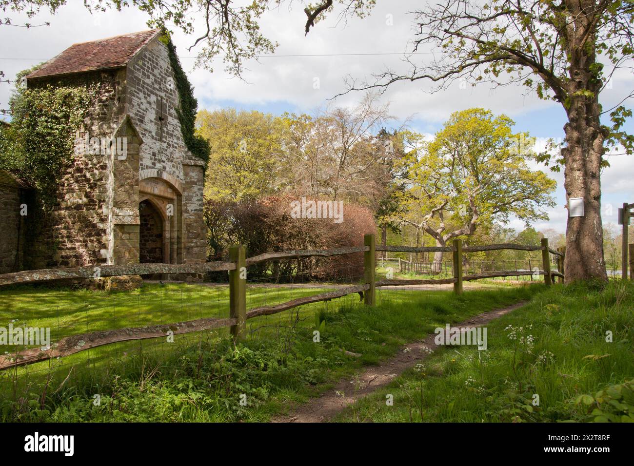 public footpath the old Ewhurst Manor gatehouse on the Shermanbury estate, Horsham, West Sussex Stock Photo