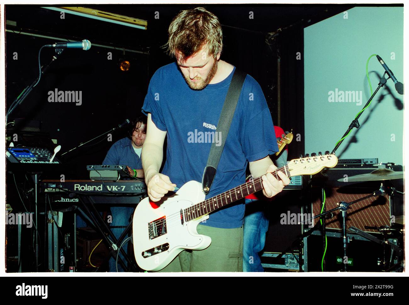 GUY GARVEY, ELBOW, YOUNG, 2001: A young Guy Garvey of the British rock band Elbow playing live with their debut album 'Asleep In The Back' at Clwb Ifor Bach (The Welsh Club) in Cardiff, Wales, UK on 6 May 2001. Photograph: Rob Watkins. INFO: Elbow, a British rock band formed in 1997 in Manchester, captivates audiences with their emotive lyrics and anthemic melodies. Hits like 'One Day Like This' showcase their distinctive sound, earning them critical acclaim and a dedicated fan base worldwide. Stock Photo