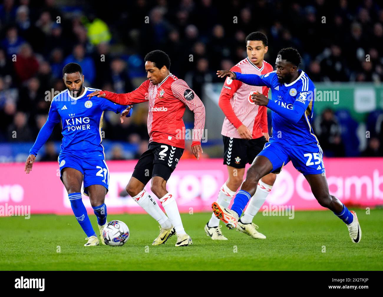 Leicester City's Ricardo Pereira (left) and Southampton's Kyle Walker-Peters battle for the ball during the Sky Bet Championship match at the King Power Stadium, Leicester. Picture date: Tuesday April 23, 2024. Stock Photo