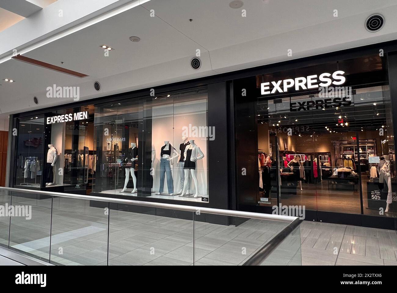 Express clothing store hi res stock photography and images Alamy