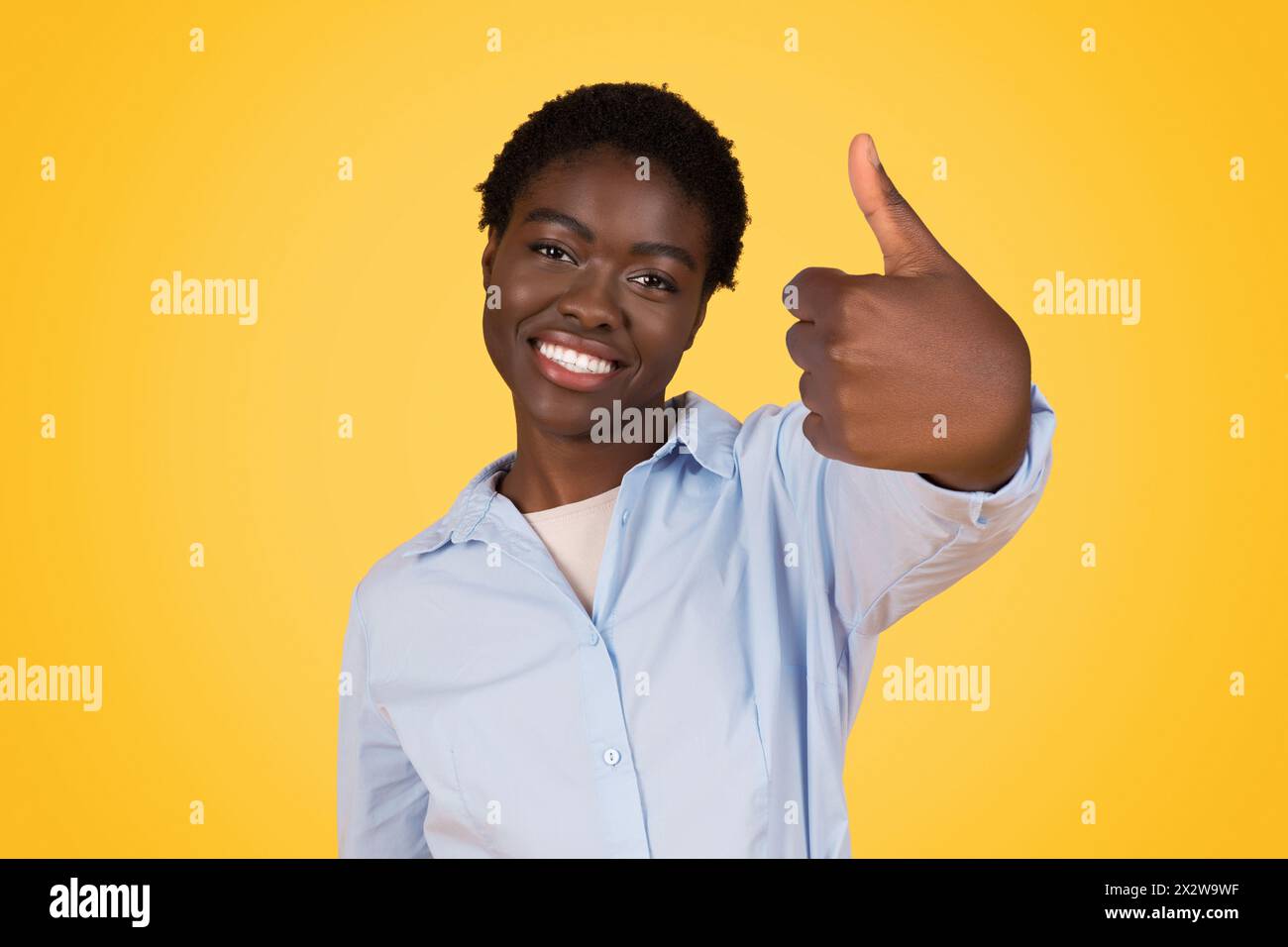 Modern african woman short hair hi-res stock photography and images - Alamy