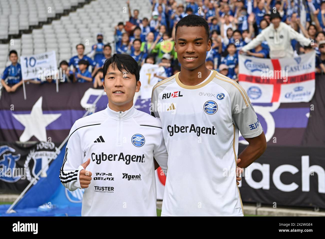Tokyo, Japan. 21st Apr, 2024. FC Machida Zelvia's Na Sang-Ho, left