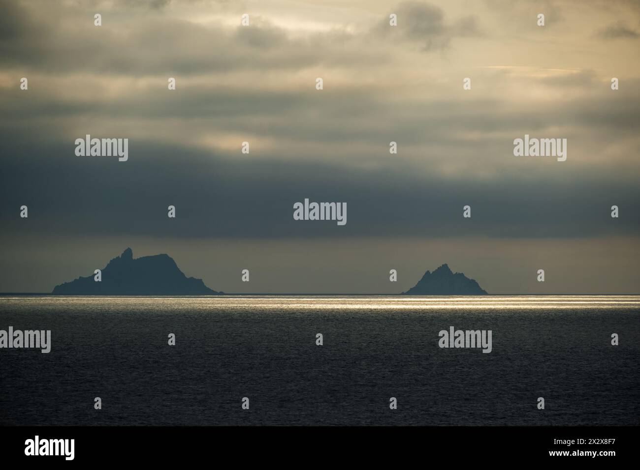 15.06.2023, Derrynane, County Kerry, Ireland - The uninhabited islands Scariff Island (left) and Deenish Island (right) near the Atlantic coast. 00A23 Stock Photo