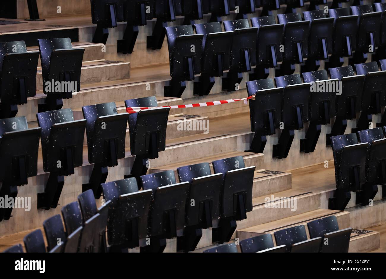 Porte de la chapelle arena hi-res stock photography and images - Alamy