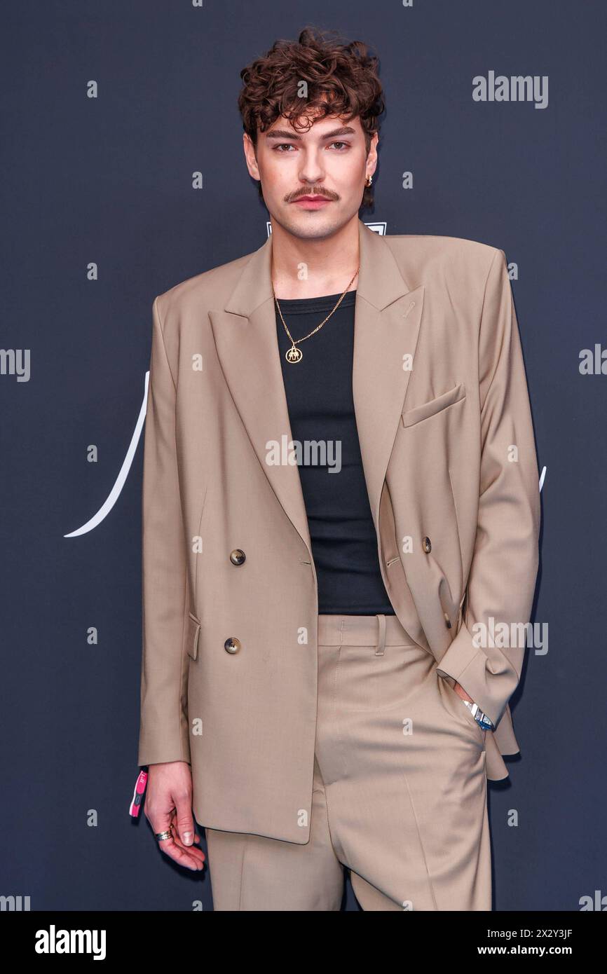 Amazon Prime Premiere - Maxton Hall - Die Welt zwischen uns Justus ...