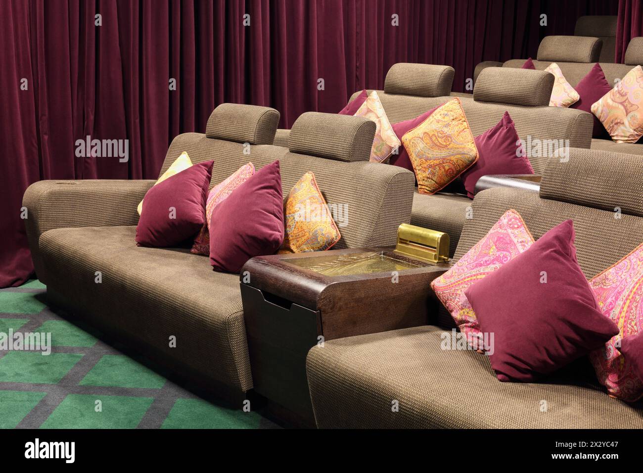 Soft sofa in cinema theatre hi-res stock photography and images - Alamy
