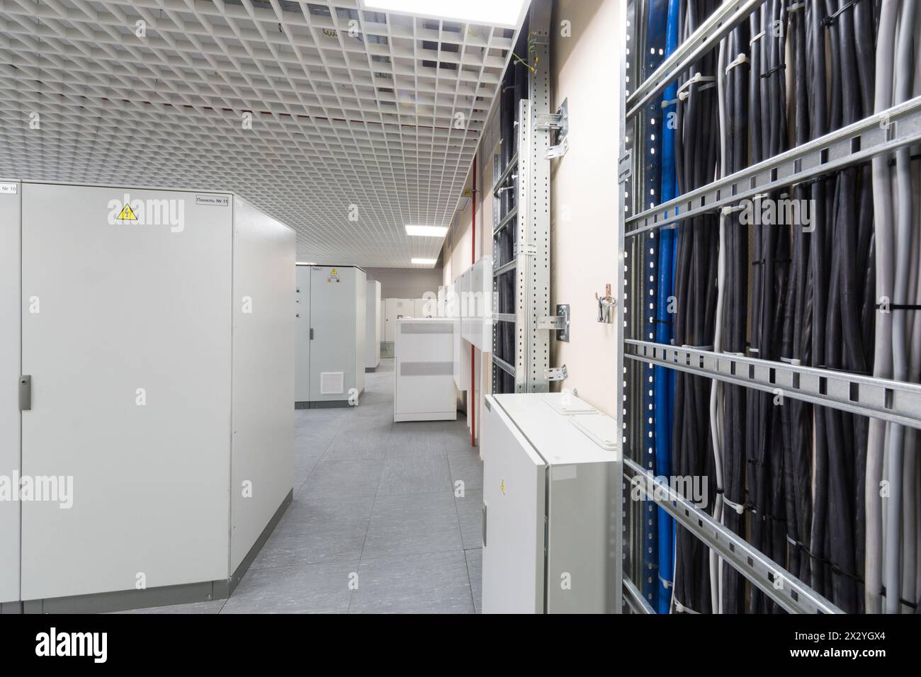 Racks with cables hi-res stock photography and images - Alamy