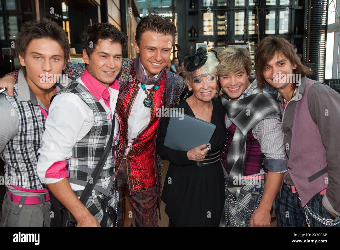 Фильмдердегі жалаңаш актрисалардың суреттері