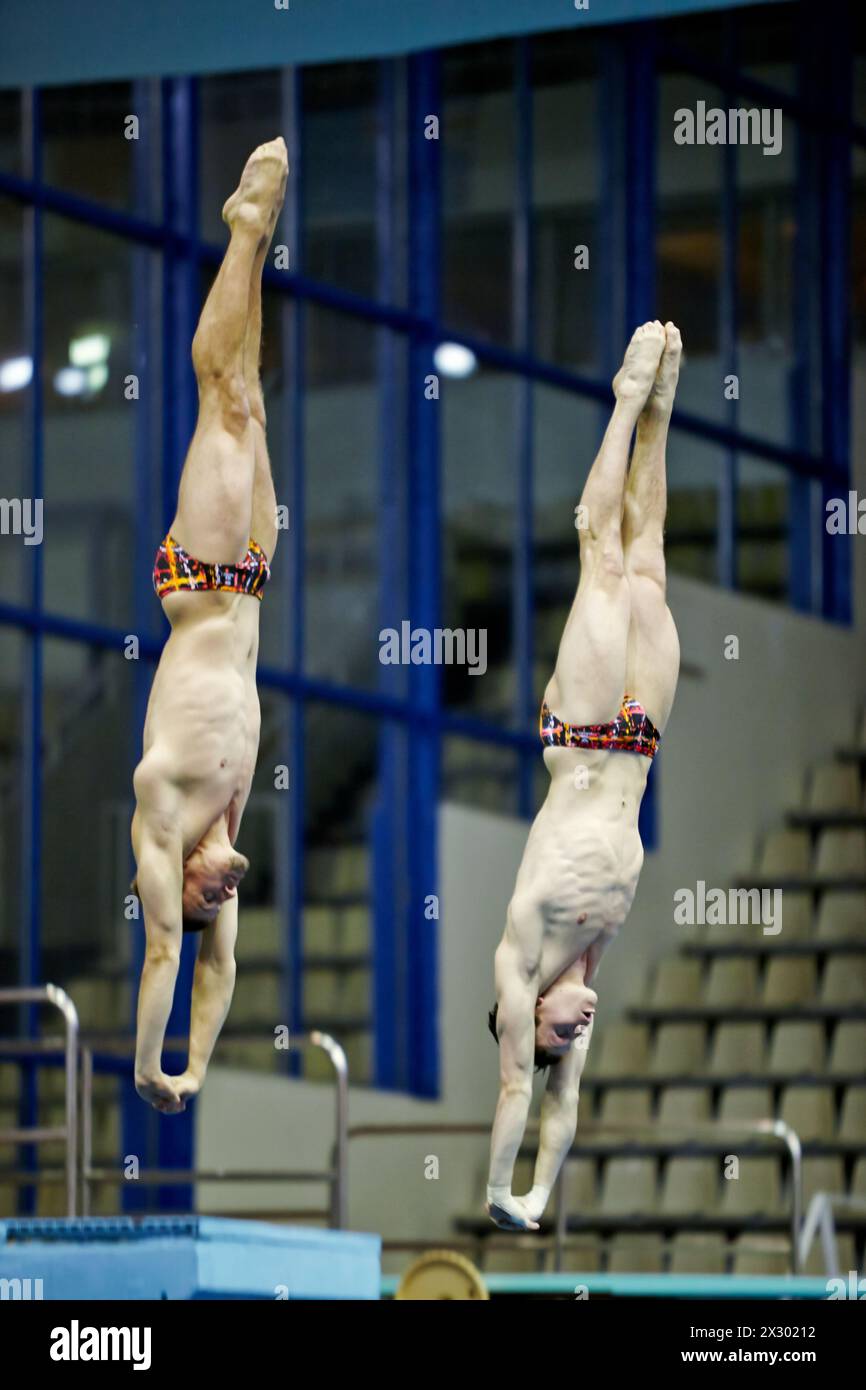 Springboard diving hi-res stock photography and images - Alamy