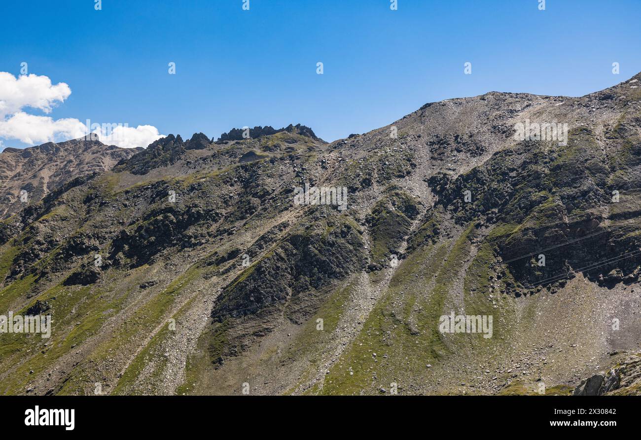 Der Passo San Giacomo stellt die Grenze zwischen der Schweiz und Italien dar und war im zweiten Weltkrieg ein wichtiger Schauplatz. (Nufenenpass, Schw Stock Photo