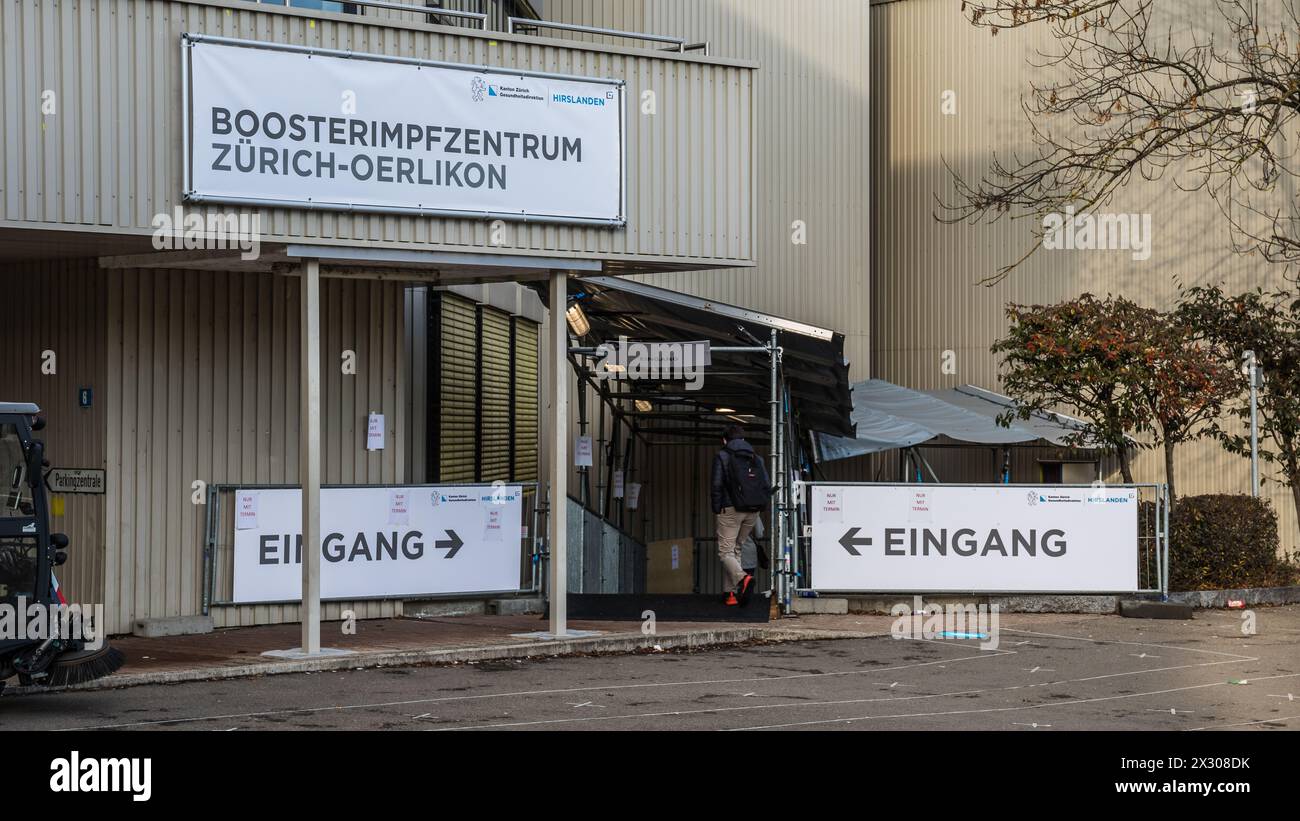 Zürich, Schweiz - 11. Januar 2021: Das Boosterimpfzentrum in Zürich-Oerlikon, betrieben von der Hirslanden Klinik. Stock Photo