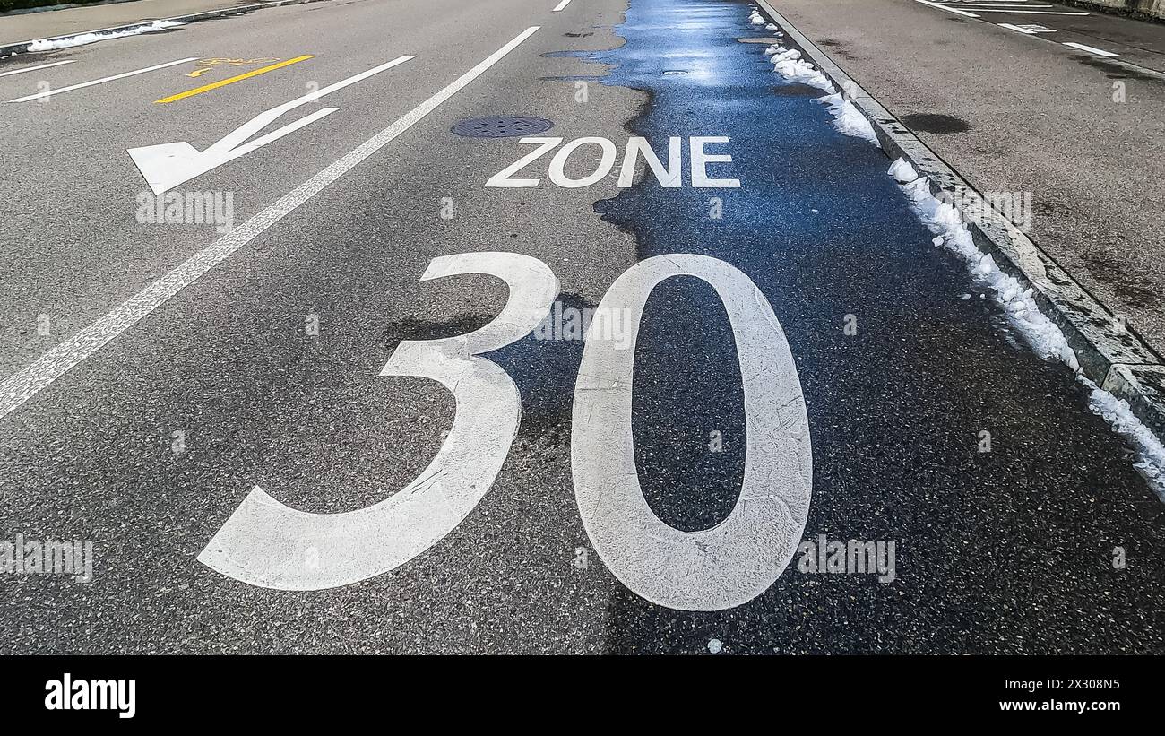 30 zone schild hires stock photography and images Alamy