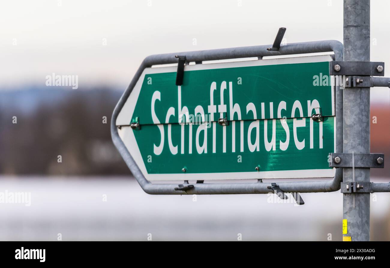 Benken, Schweiz - 22. Januar 2022: Wegweiser in Richtung Schaffhausen. Stock Photo