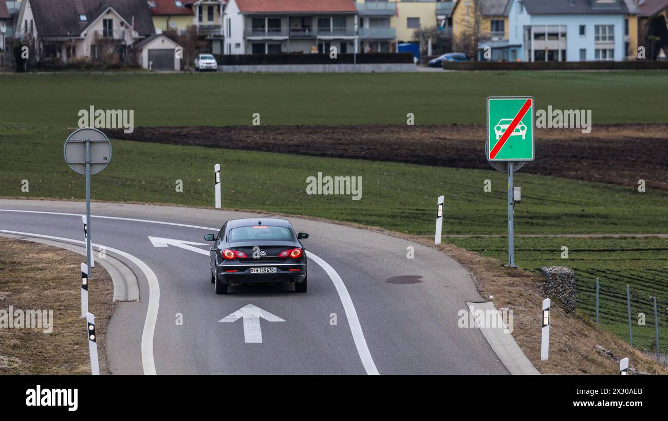 Benken, Schweiz - 22. Januar 2022: Autobahnausfahrt von der Autobahn A4 aus Richtung Schaffhausen. Stock Photo