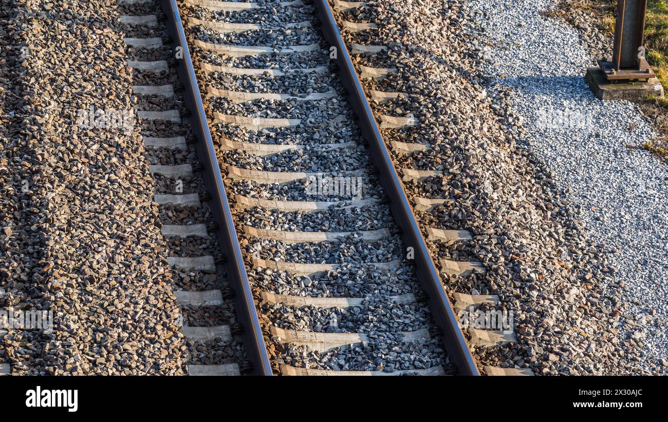Bassersdorf, Schweiz - 23. Januar 2022: Eisenbahnschienen auf der ...