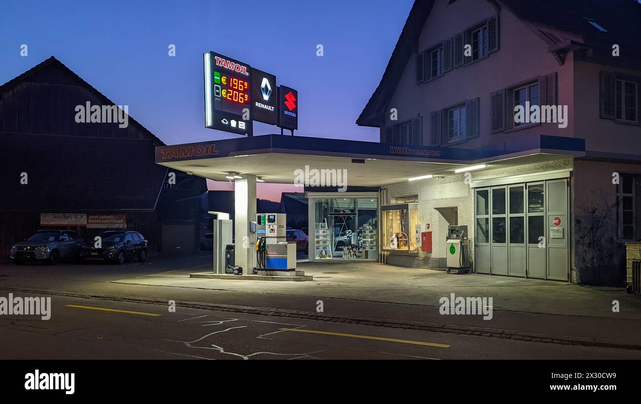 Rafz, Schweiz - 4. März 2022: Wegen des Ukraine-Krieges hat der Preis für Treibstoff in den vergangenen Tagen einen neuen Höchststand erreicht. Stock Photo