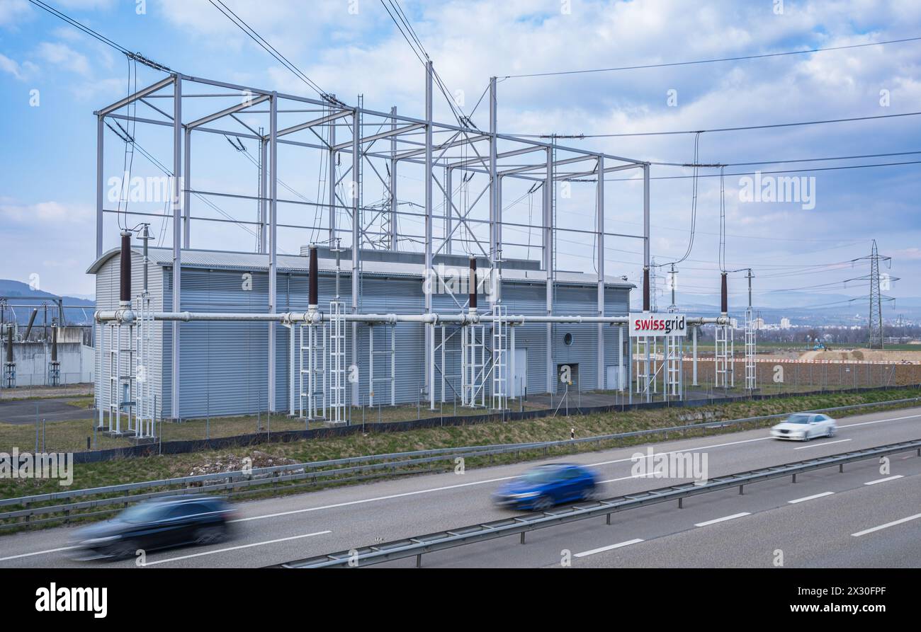 Das Unterwerk Kaiseraugst von Swissgrid direkt an der Autobahn A3 ...