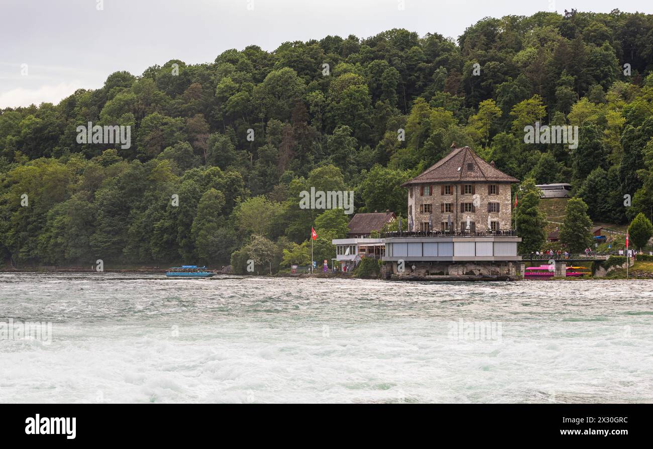 Das Schlössli Wörth ist ein Restaurant unterhalb des Rheinfalls auf Schaffhauser Seite. (Neuhausen am Rheinfall, Schweiz, 16.05.2022) Stock Photo