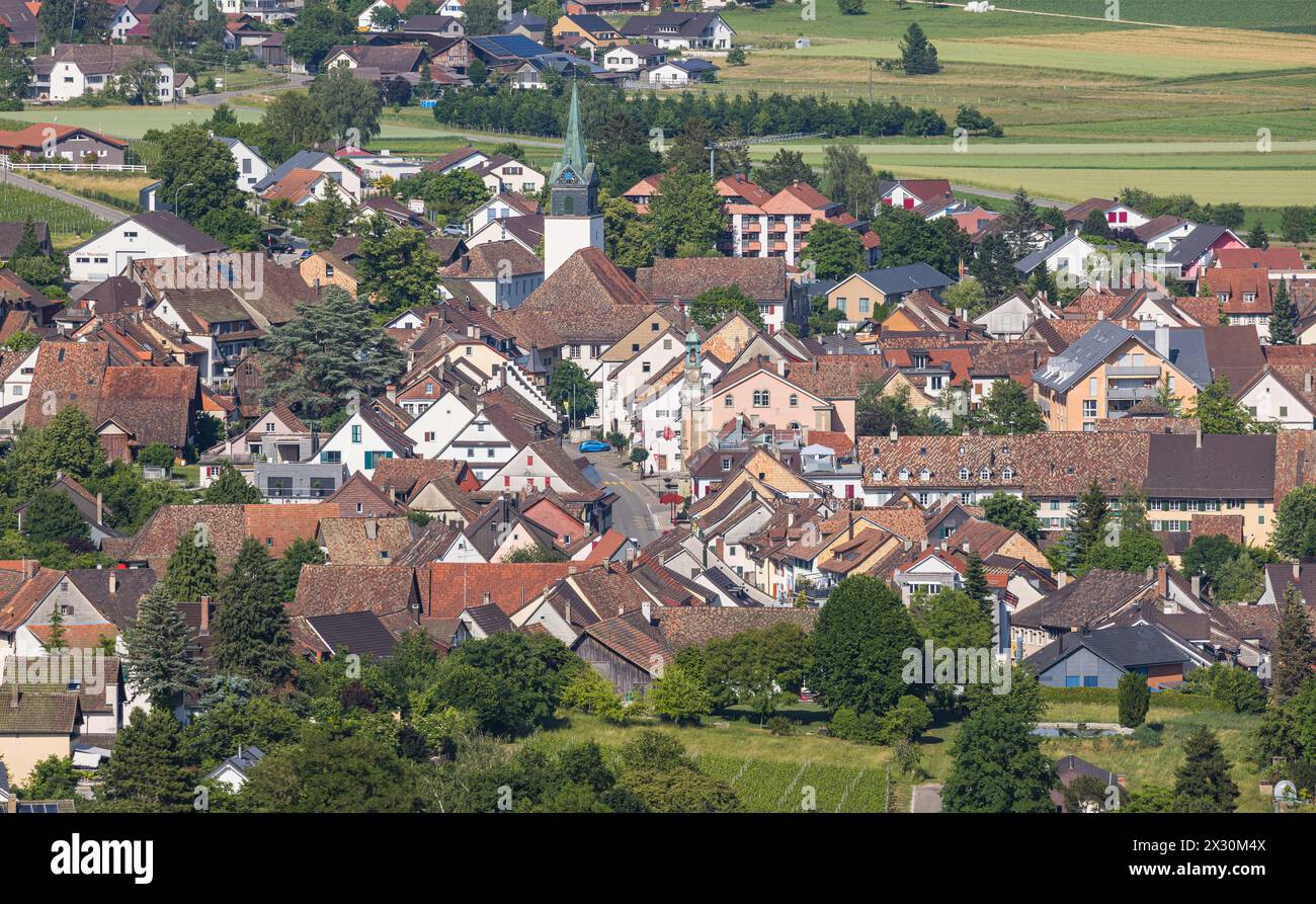 Blick auf die Ortschaft Hallau im Kanton Schaffhausen. (Hallau, Schweiz, 06.06.2022) Stock Photo