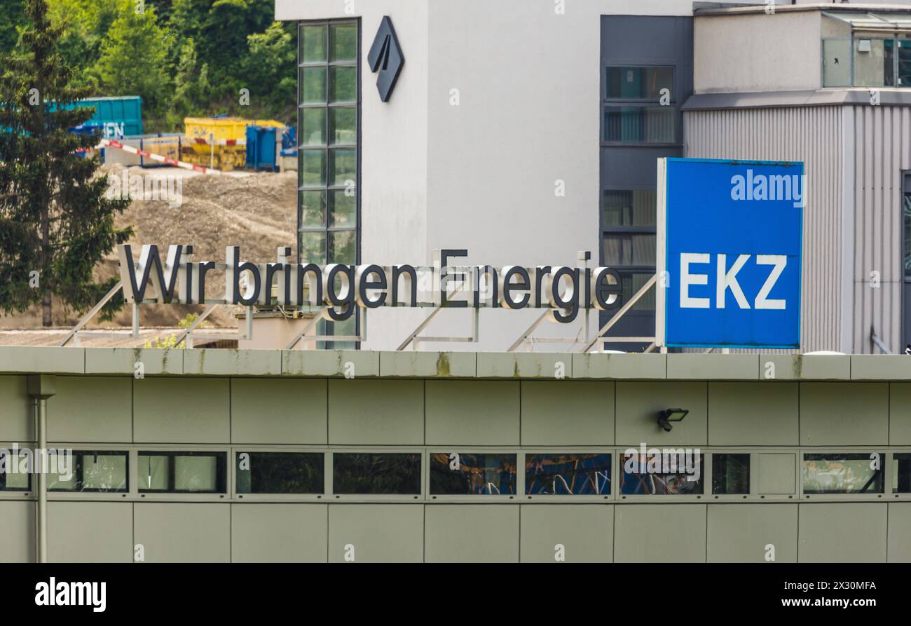 Das Unterwerk mit dem Logo und Betreiber des Elektrizitätswerk des Kantons Zürich (EKZ), (Bassersdorf, Schweiz, 06.06.2022) Stock Photo