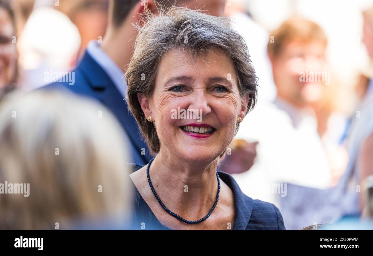 Die Schweizer Bundesrätin Simonetta Sommaruga lacht während des ...