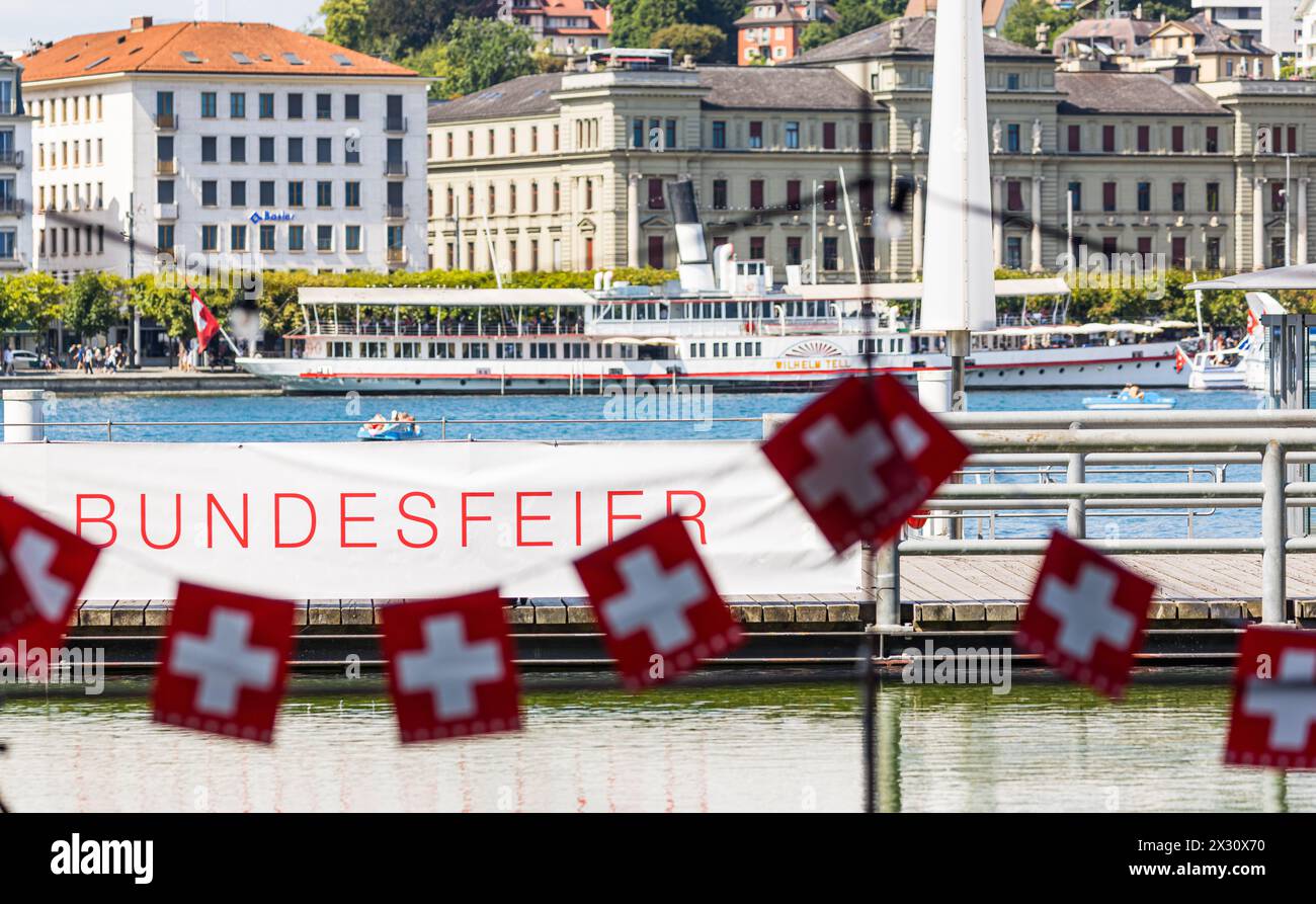 Der Europapplatz vor dem KKL Luzern ist festlich geschmückt. Im Hintergrund das als Restaurant umfunktioniert Dampfschiff Wilhelm Tell. (Luzern, Schwe Stock Photo