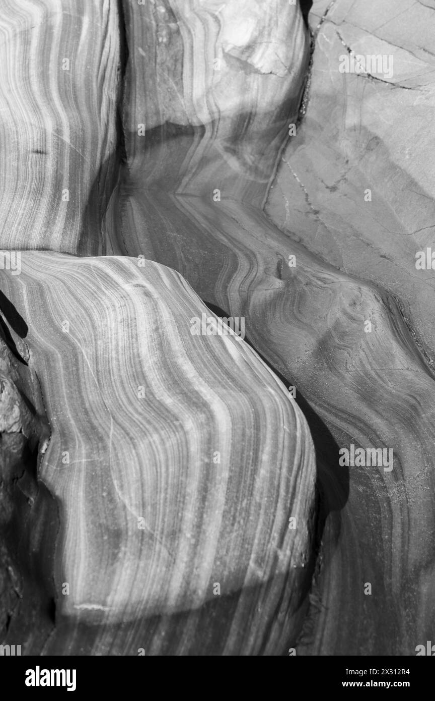 Monochrome image of fantastic sandstone rock formations on Bude beach, with amazing patterns and shapes being formed Stock Photo