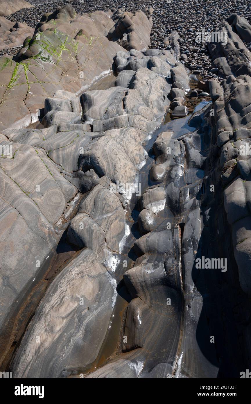 Fantastic sandstone rock formations on Bude beach, with amazing ...