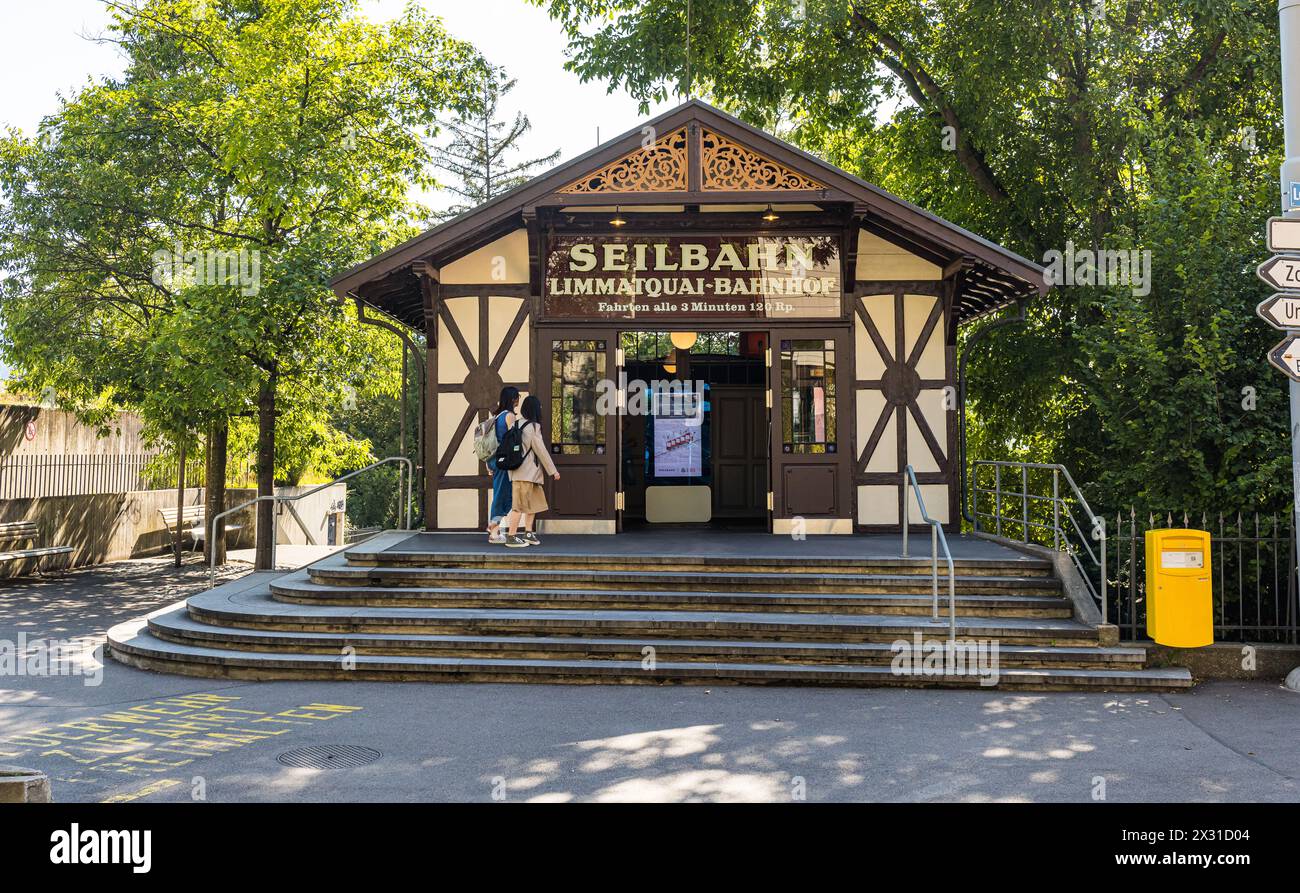 Die Haltestelle Polyterrasse bei der ETH Zürich von der Polybahn. (Zürich, Schweiz, 26.06.2022) Stock Photo