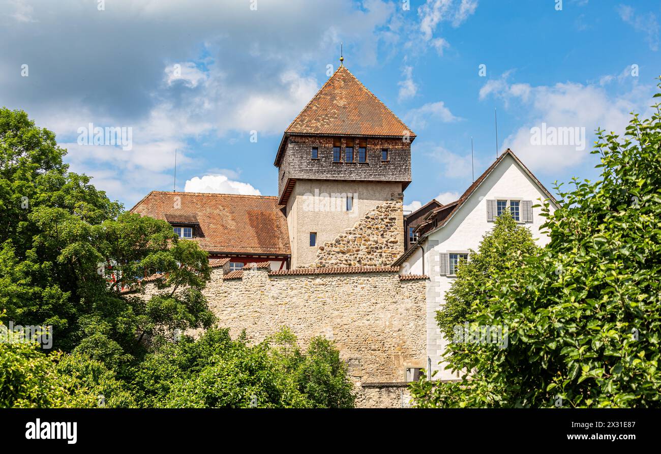 Die historische, malerische Altstadt der Thurgauer Gemeinde Diessenhofen. Im Bild der Unterhof, eines historische Burg. (Diessenhofen, Schweiz, 25.05. Stock Photo