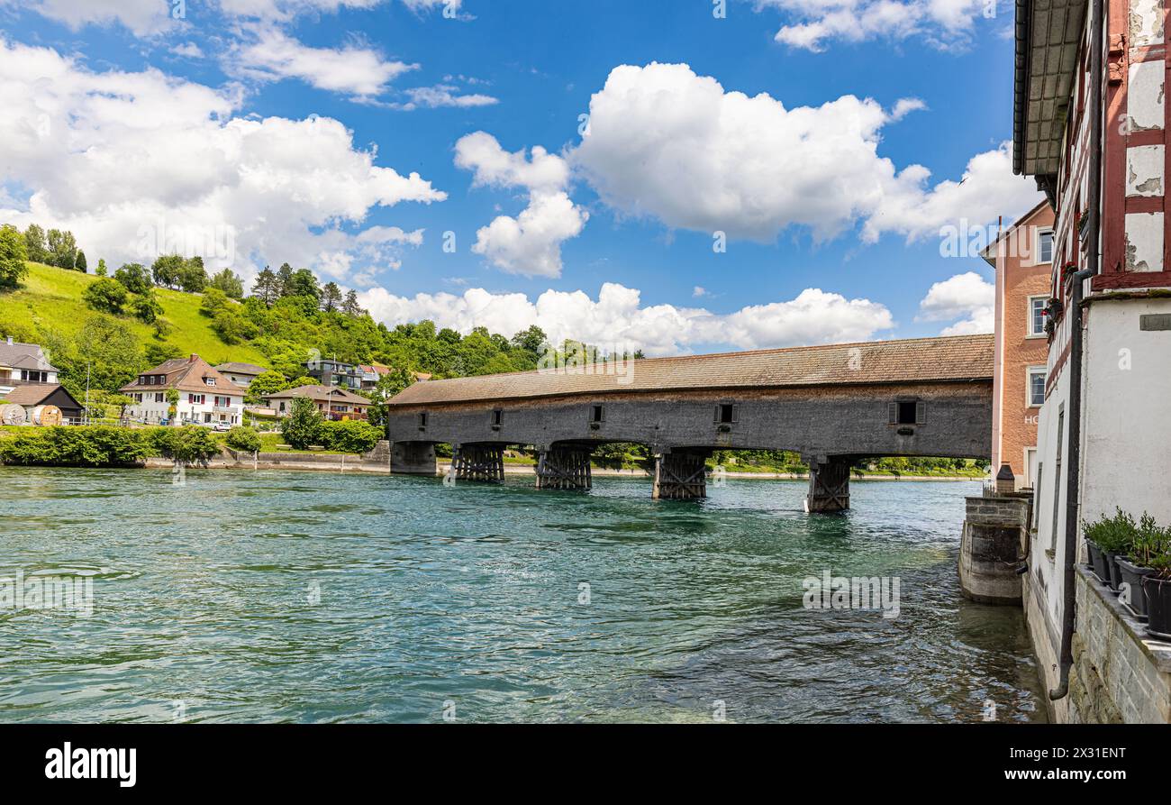 Die Rheinbrücke Diessenhofen - Gailingen ist der Grenzübergang zwischen der Schweiz und Deutschland. (Diessenhofen, Schweiz, 25.05.2023) Stock Photo