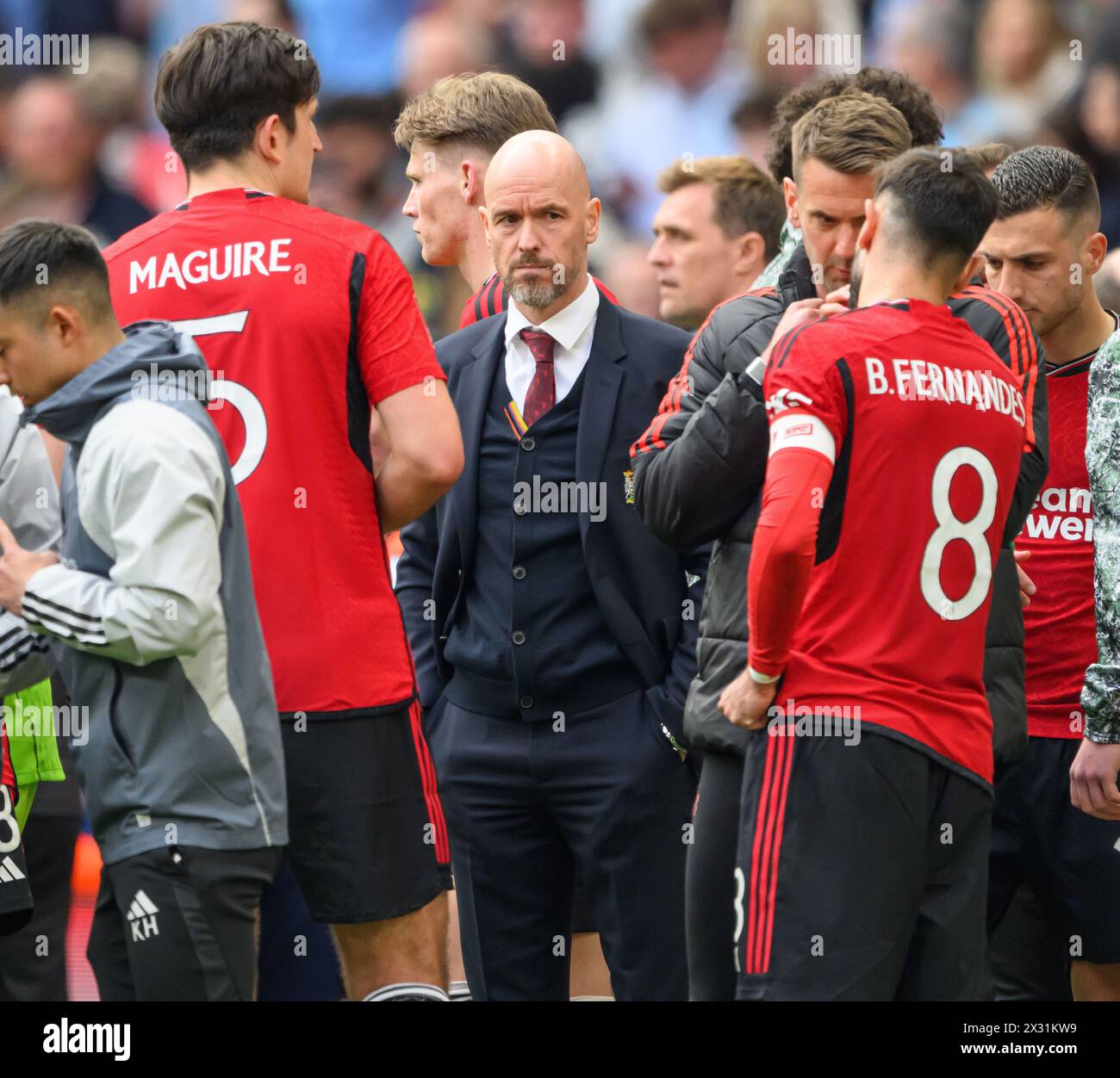 London, UK. 21st Apr, 2024  - Manchester United v Coventry City - FA Cup Semi-Final - Wembley.                                                    Manchester United Manager Erik ten Hag amongst Harry Maguire, Bruno Fernandes and his other players during extra time.            Picture Credit: Mark Pain / Alamy Live News Stock Photo