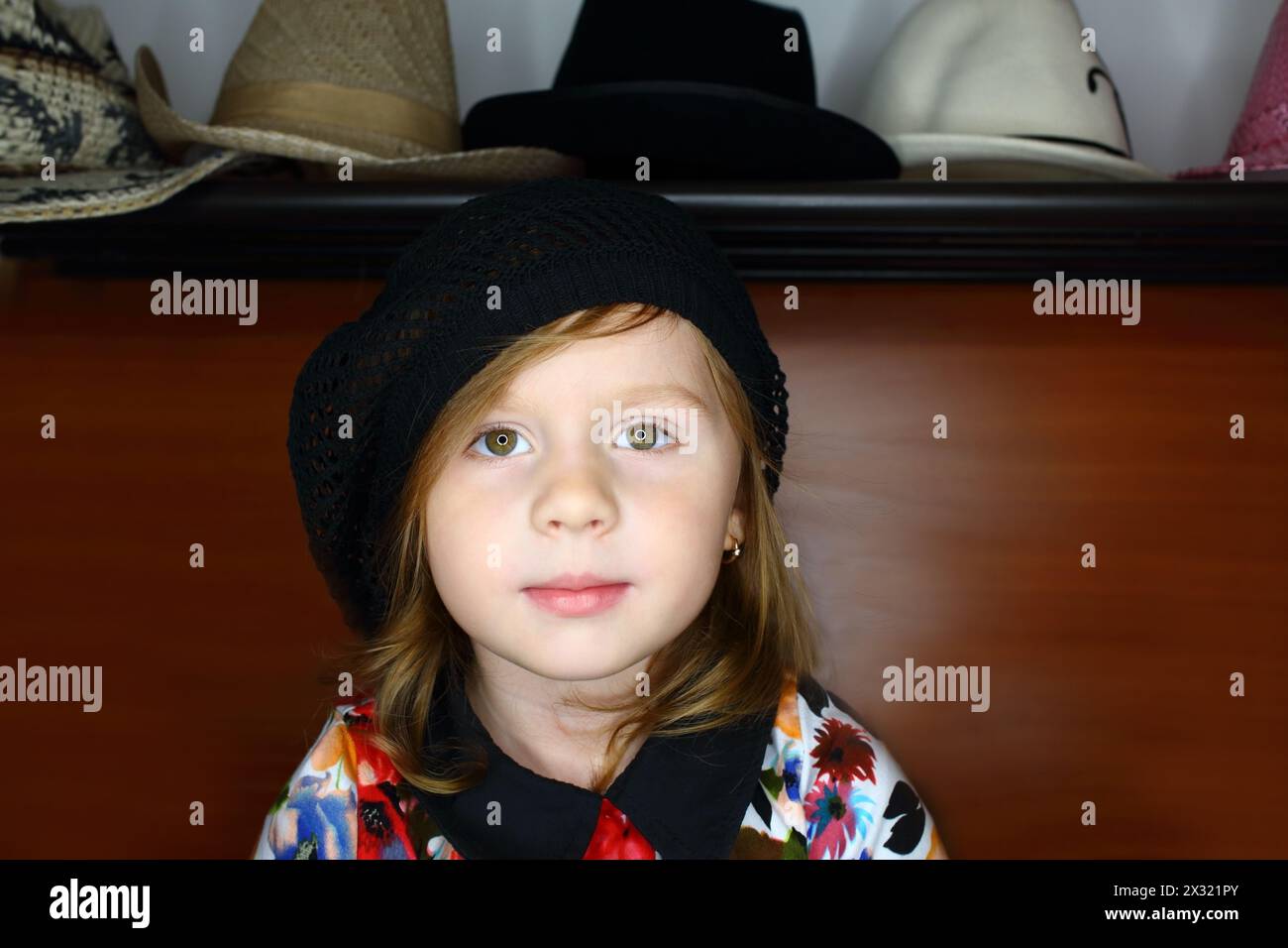 A little girl in a black knitted beret Stock Photo - Alamy