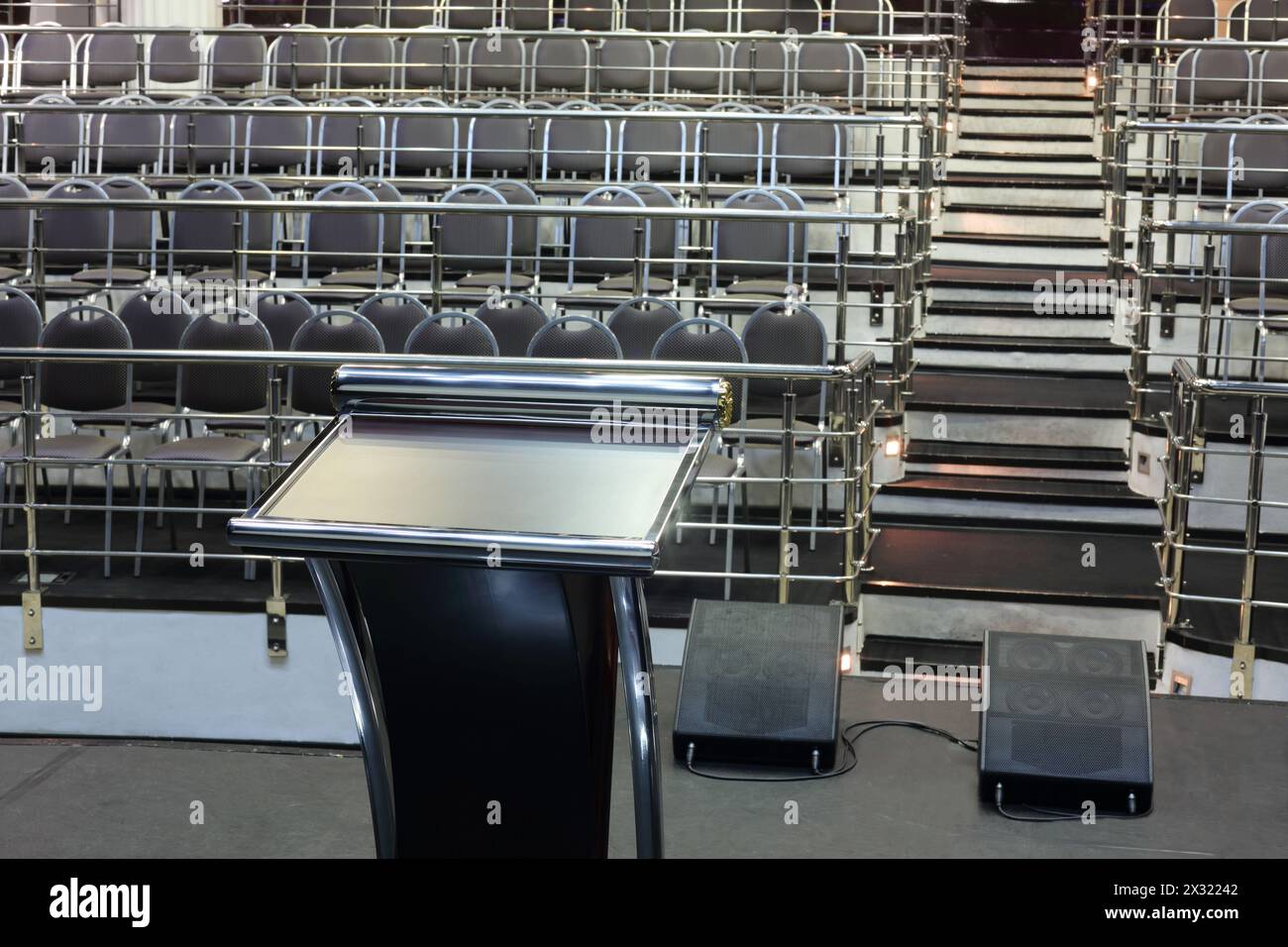 Empty concert stage big speakers hi-res stock photography and images ...