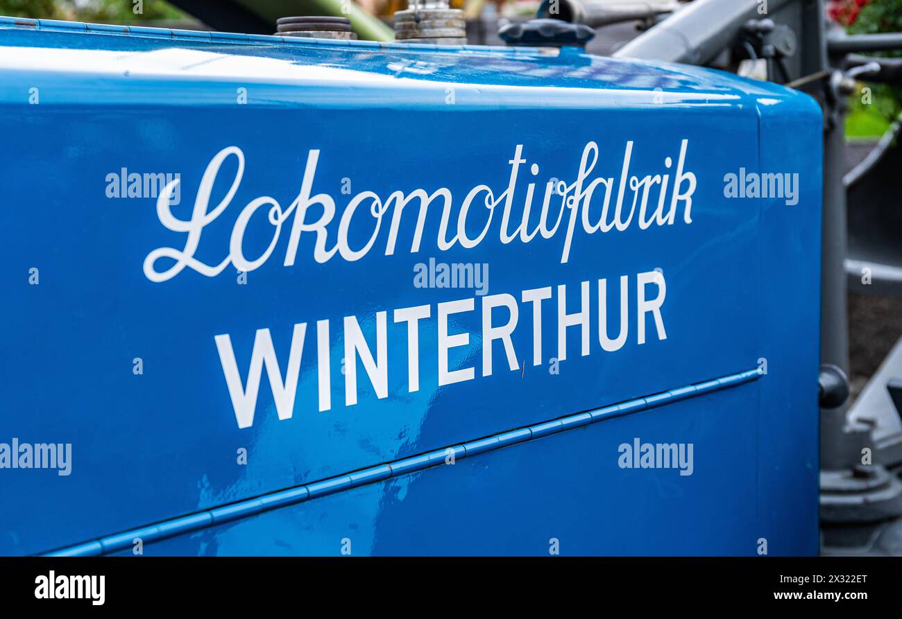 Schriftzug der Schweizerischen Lokomotiv und Maschinenfabrik - kurz SLM - auf einem Traktor SLM Loki, Baujahr 1938, welcher an der Herbstmesser Rafz a Stock Photo