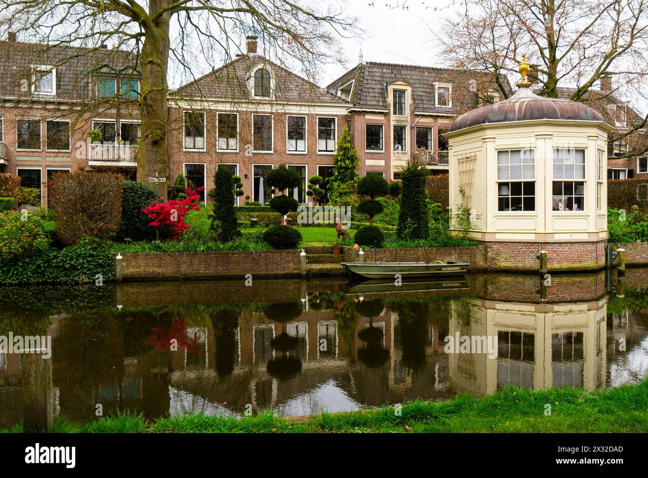 Lovely houses on a canal with summerhouse in Edam town once a shipbuilding town world famous for its cheese. and located in the northern Dutch country Stock Photo