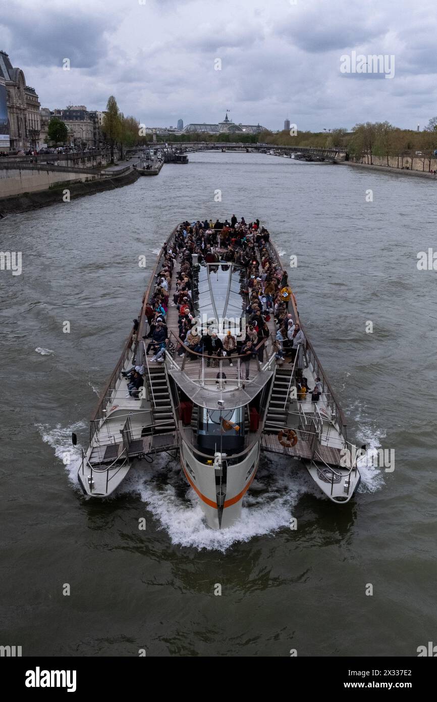 Star boat on the Seine filled with tourists from the Pont Royal in Paris, capital of France, on 11 April 2023. Bateau vedette sur la Seine rempli de t Stock Photo