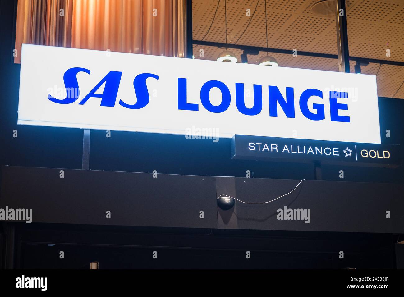 Airport sign vip lounge hi-res stock photography and images - Alamy