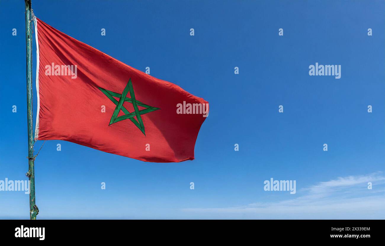 Fahne, die Nationalfahne von Marokko flattert im Wind Stock Photo