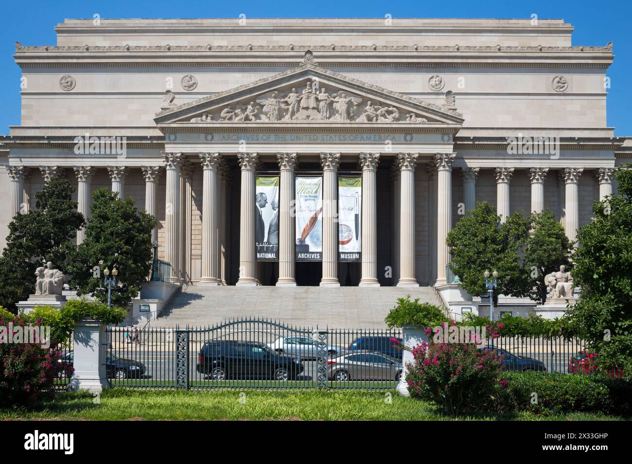National archives facade art hi-res stock photography and images - Alamy