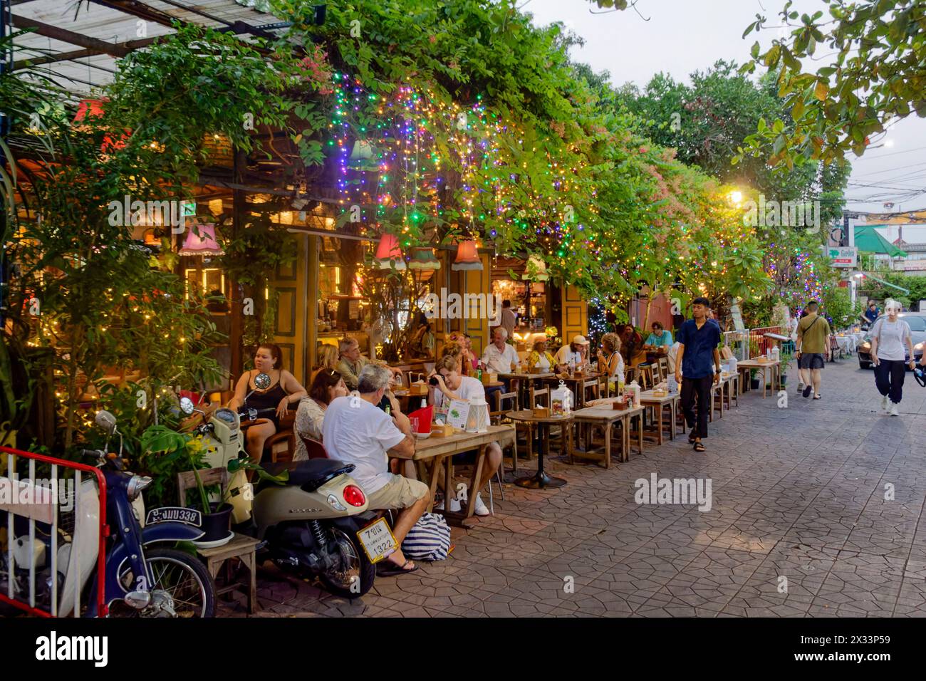 Restaurants an der Rambuttri ,Khao San Road district, Soi Rambuttri, Bangkok, Thailand, Stock Photo