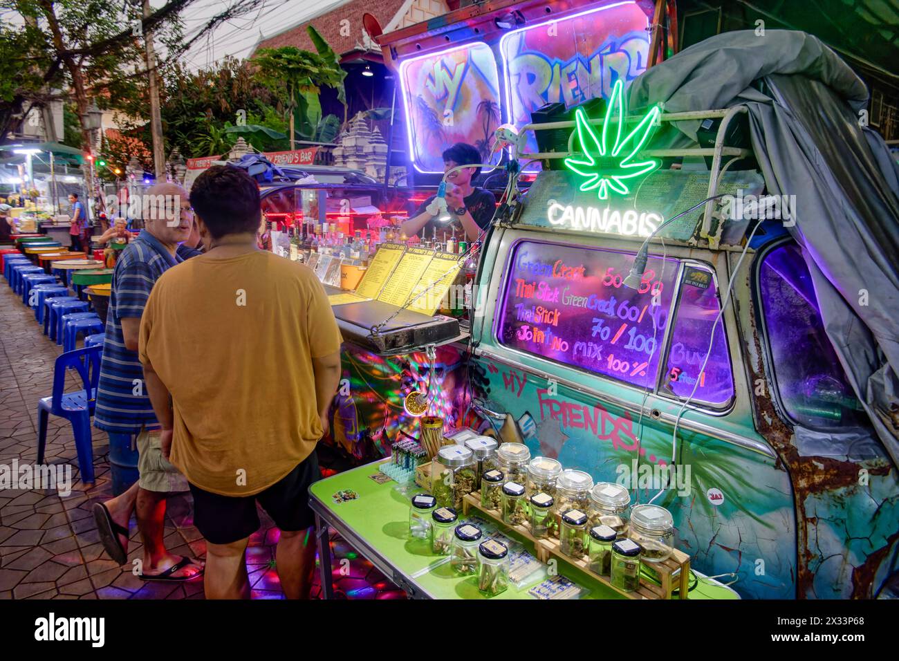 VW bus cocktail bar in Soi Rambuttri. Cannabis shop, weed shop, Khao San district, Bangkok Stock Photo