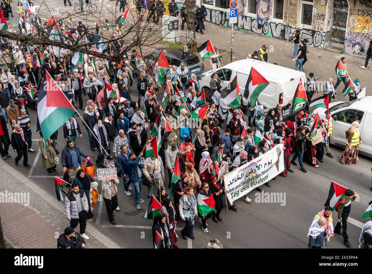 Demo zur Solidarität mit Palästina vom Oranienplatz bis Sonnenallee, Berlin-Neukölln Stock Photo