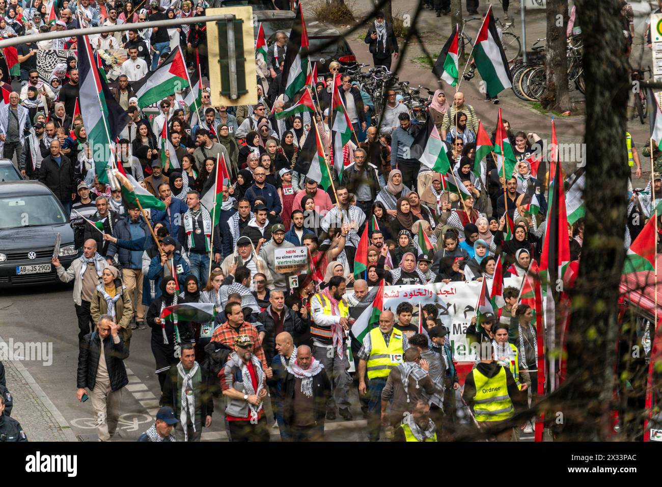 Demo zur Solidarität mit Palästina vom Oranienplatz bis Sonnenallee, Berlin-Neukölln Stock Photo