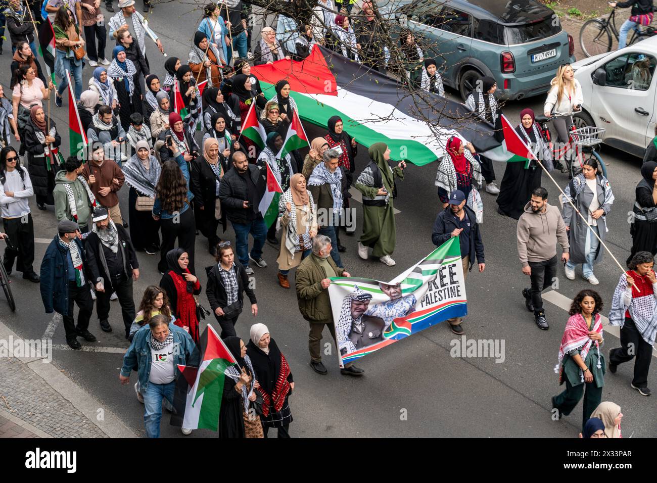 Demo zur Solidarität mit Palästina vom Oranienplatz bis Sonnenallee, Berlin-Neukölln Stock Photo