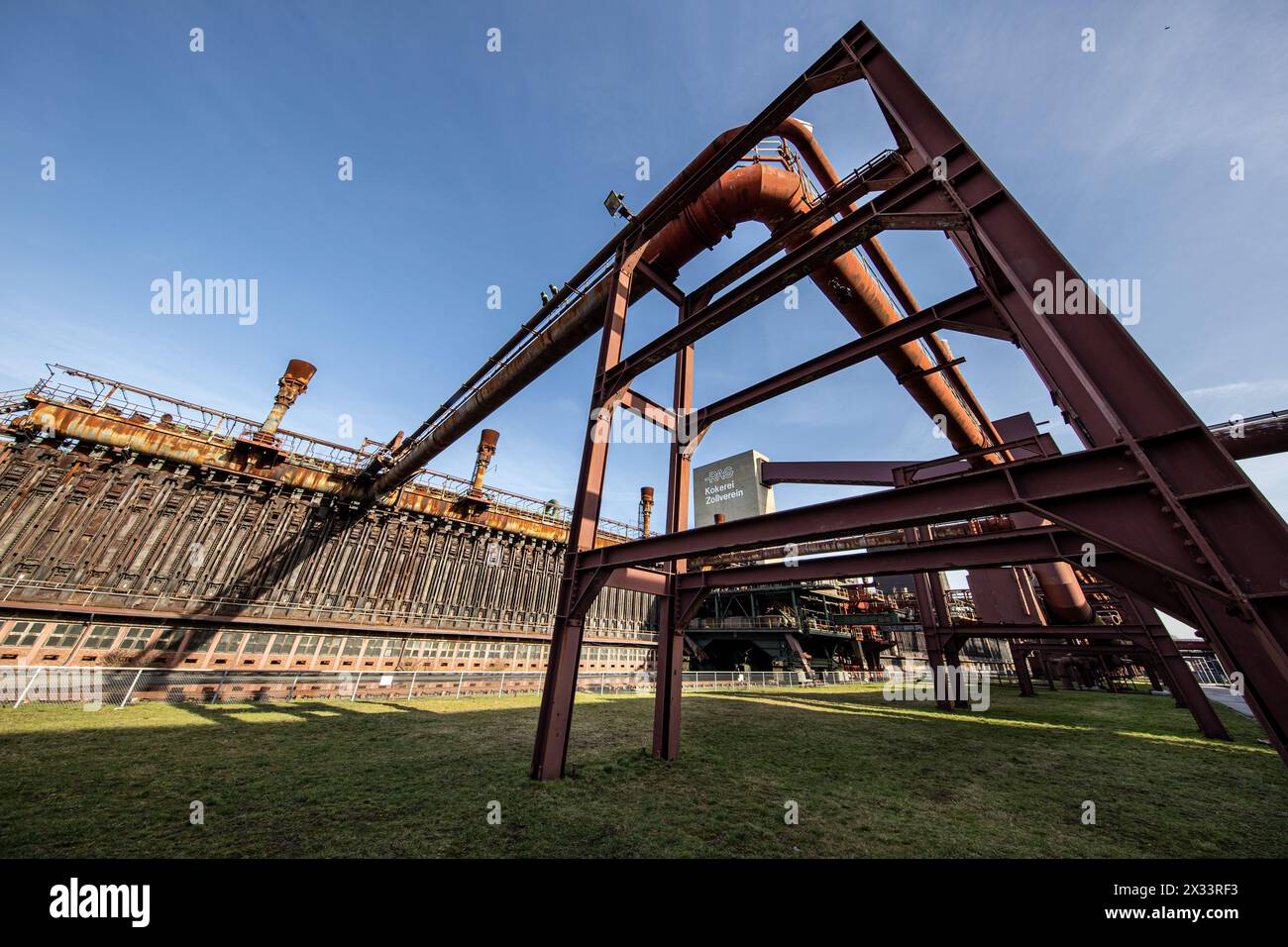 20.02.2021. Essen. Die Zeche Zollverein, auch „Eiffelturm des Ruhrgebietes“ genannt, war ein von 1851 bis 1986 aktives Steinkohlebergwerk in Essen. Be Stock Photo