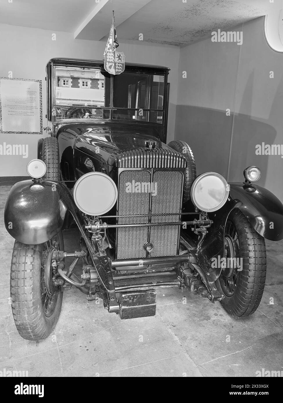 Daimler Double Six-Brougham car, bought by king George V in 1929,  in a garage at the country residence of the british monarch, Sandringham House,  En Stock Photo