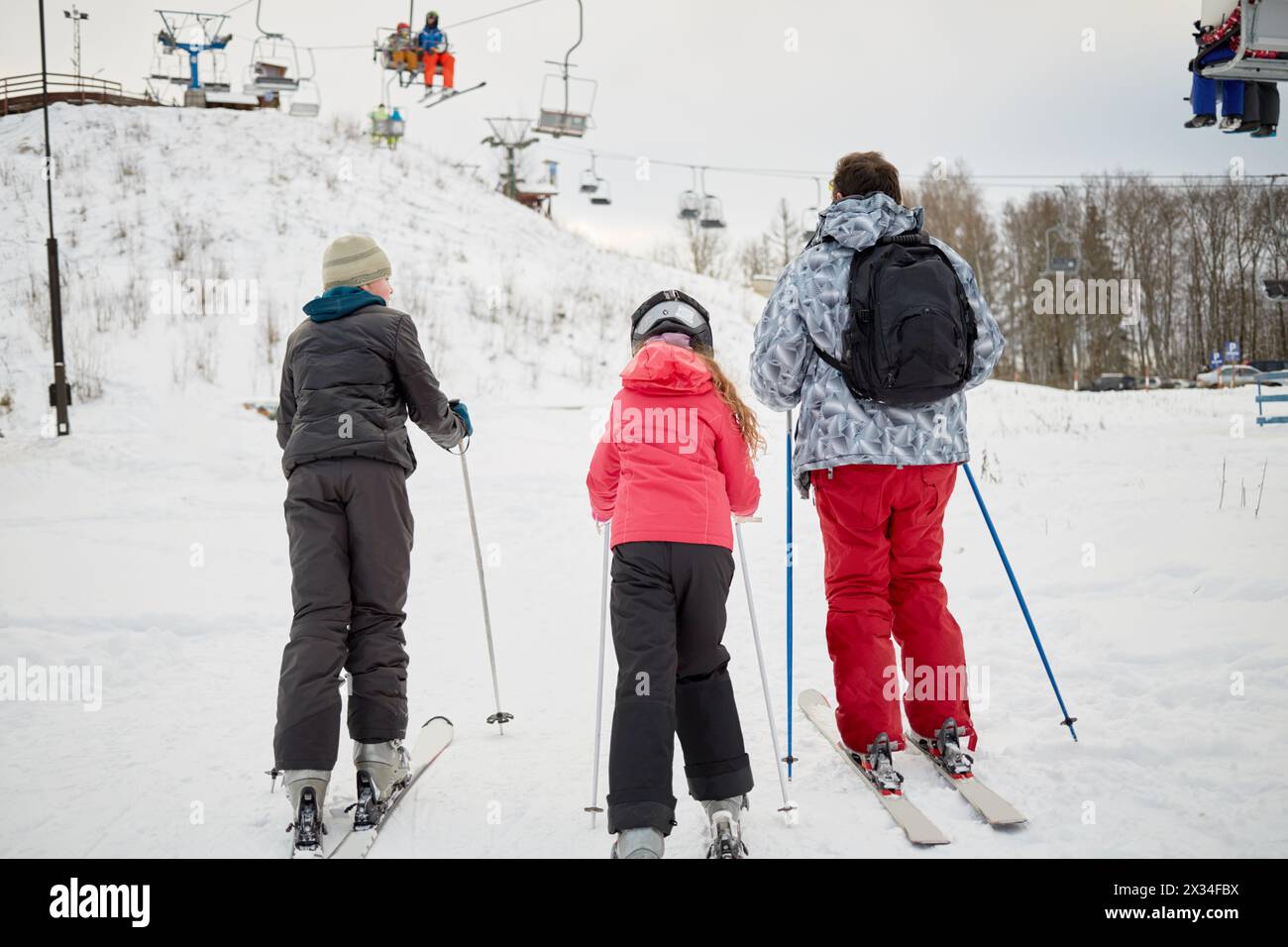 Children ski rear view hi-res stock photography and images - Alamy